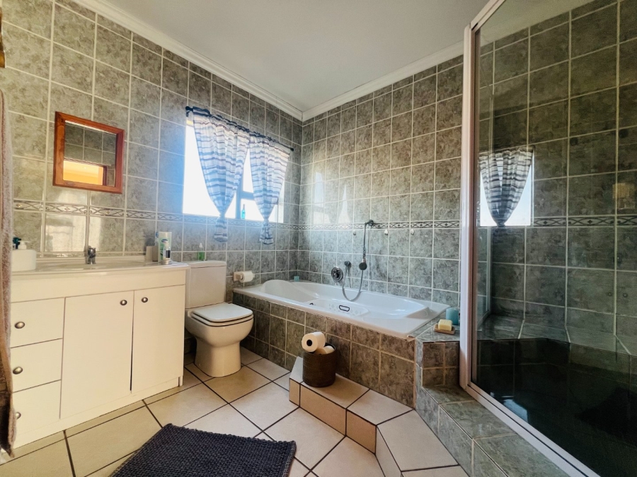 8 Bedroom Property for Sale in Rooi Rivier Rif Western Cape